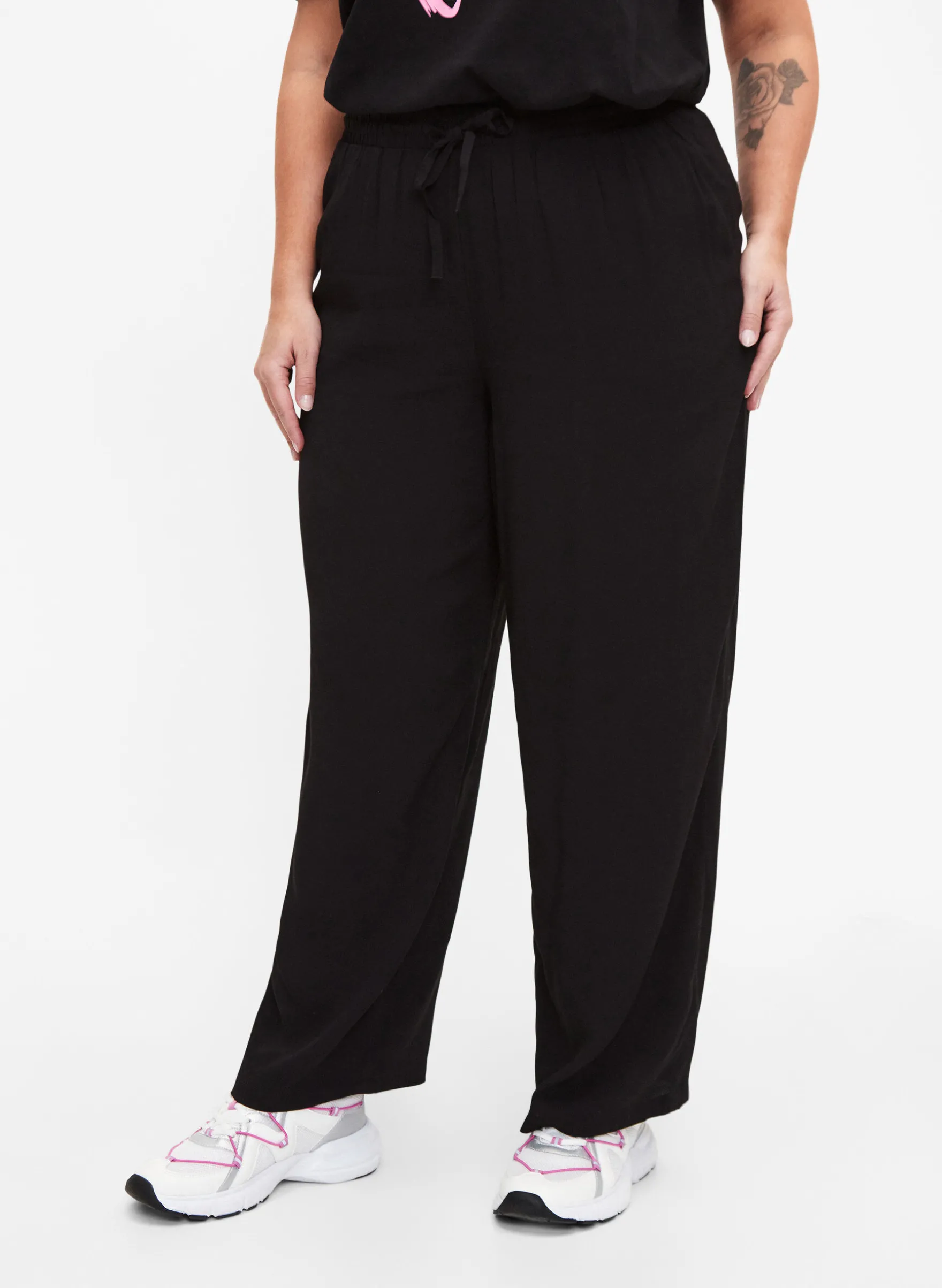 Lockere Viskosehose mit Taschen