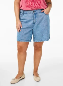 Locker geschnittene Jeansshorts mit hoher Taille
