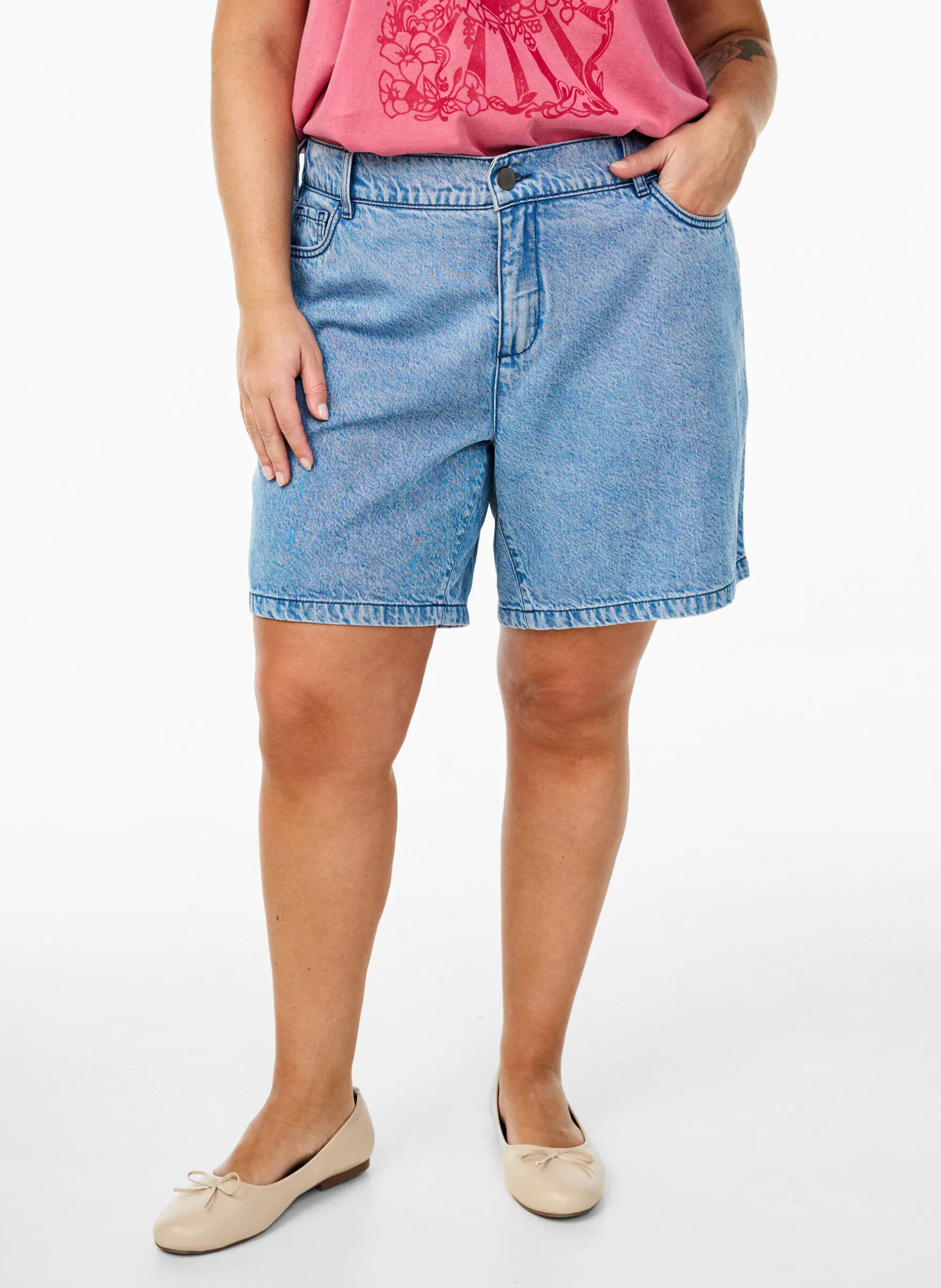 Locker geschnittene Jeansshorts mit hoher Taille