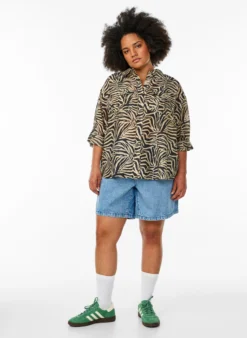 Locker sitzendes Shirt mit Tierprint und Brusttaschen