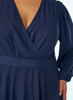 Maxikleid mit Wickelausschnitt und langen Ärmeln