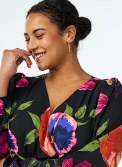 Maxikleid mit Wickelausschnitt und langen Ärmeln