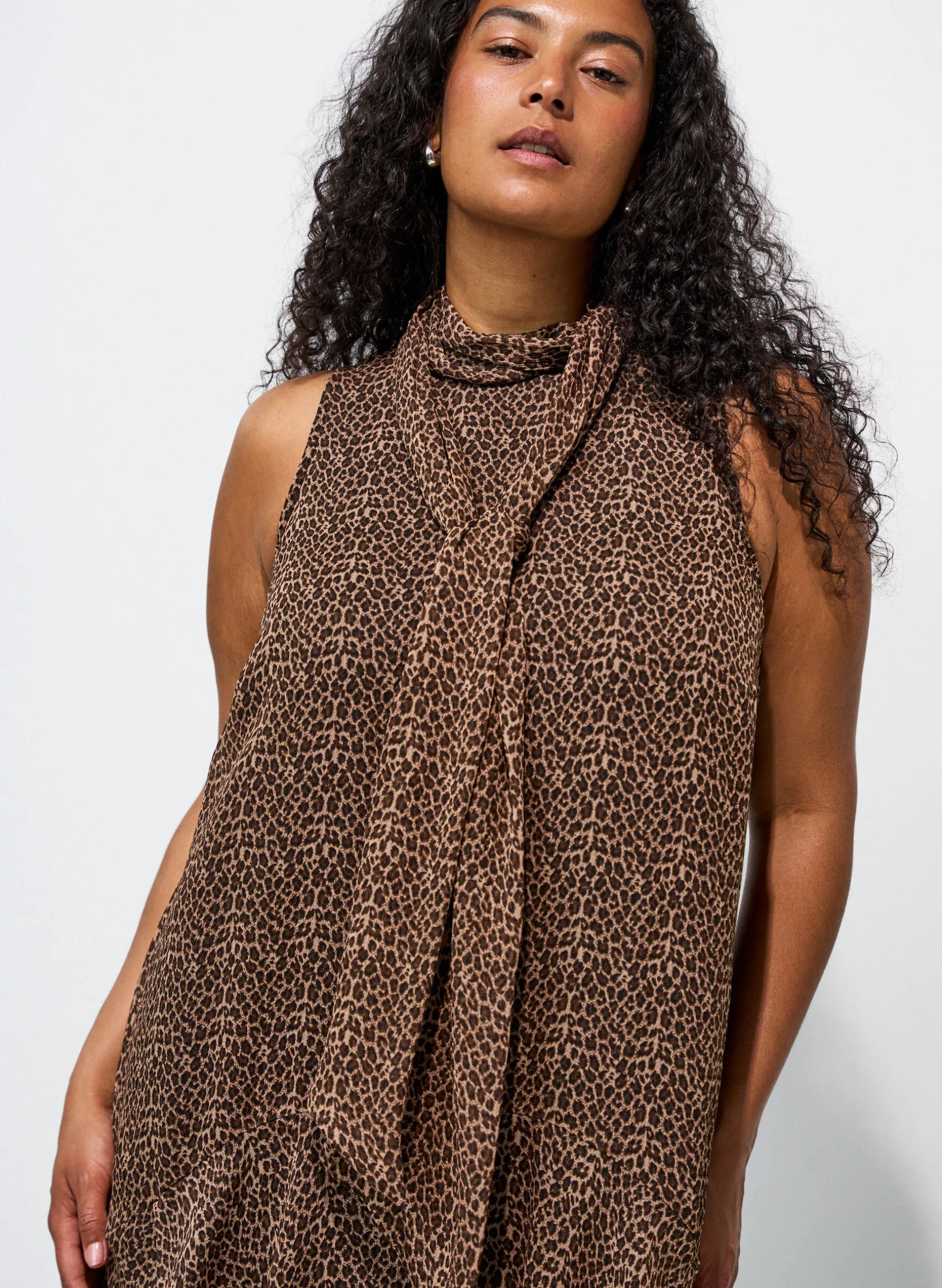 Midikleid aus Chiffon mit Leo-Print und Bindeband in der Taille