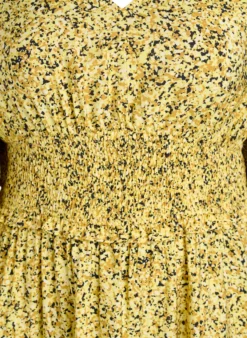 Midikleid mit Smock und Rüschenärmeln