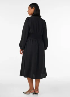 Midikleid mit Smock und Zierknöpfen