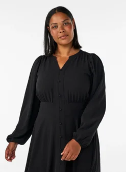 Midikleid mit Smock und Zierknöpfen