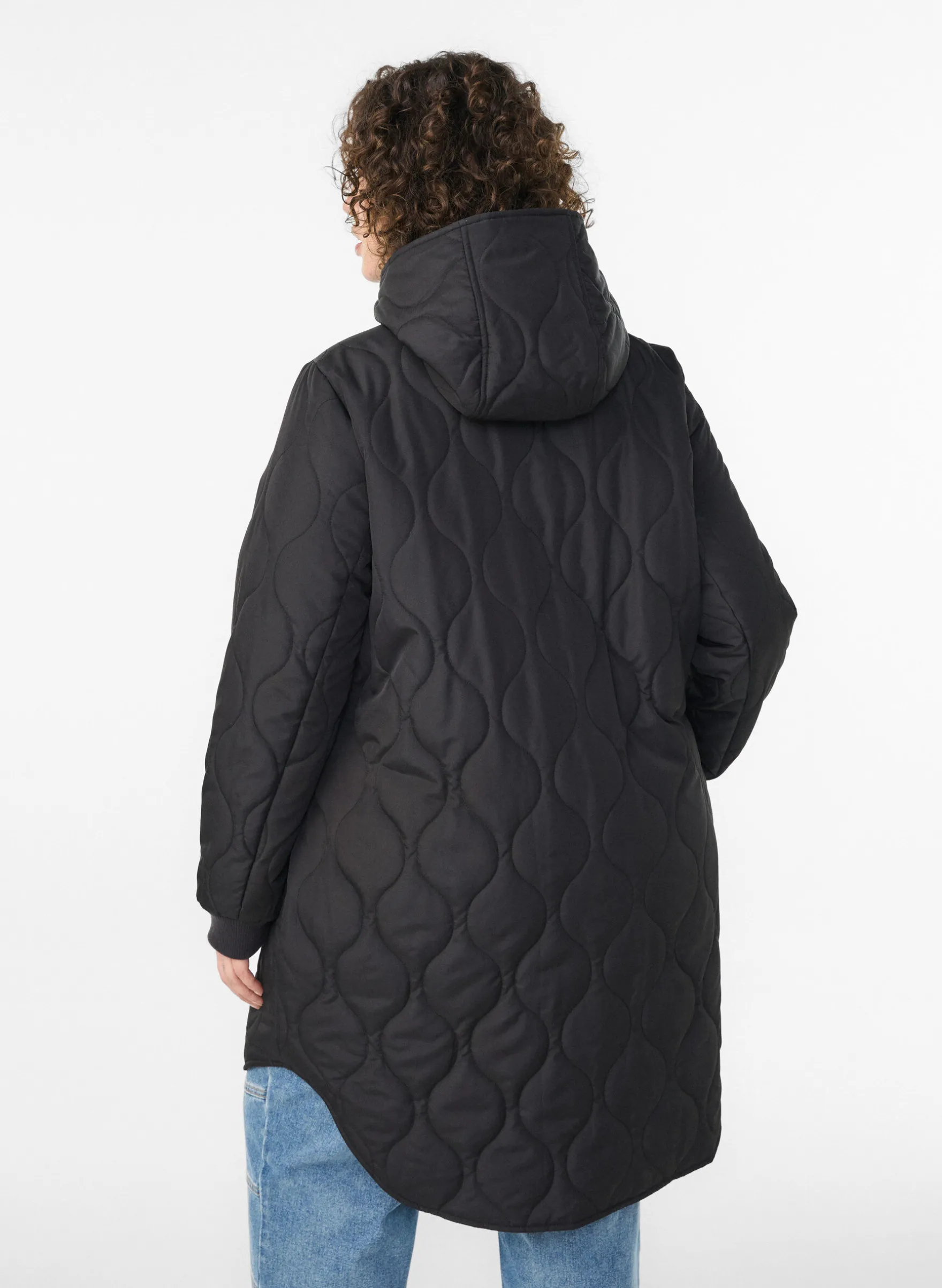 Mittellange Steppjacke mit Kapuze