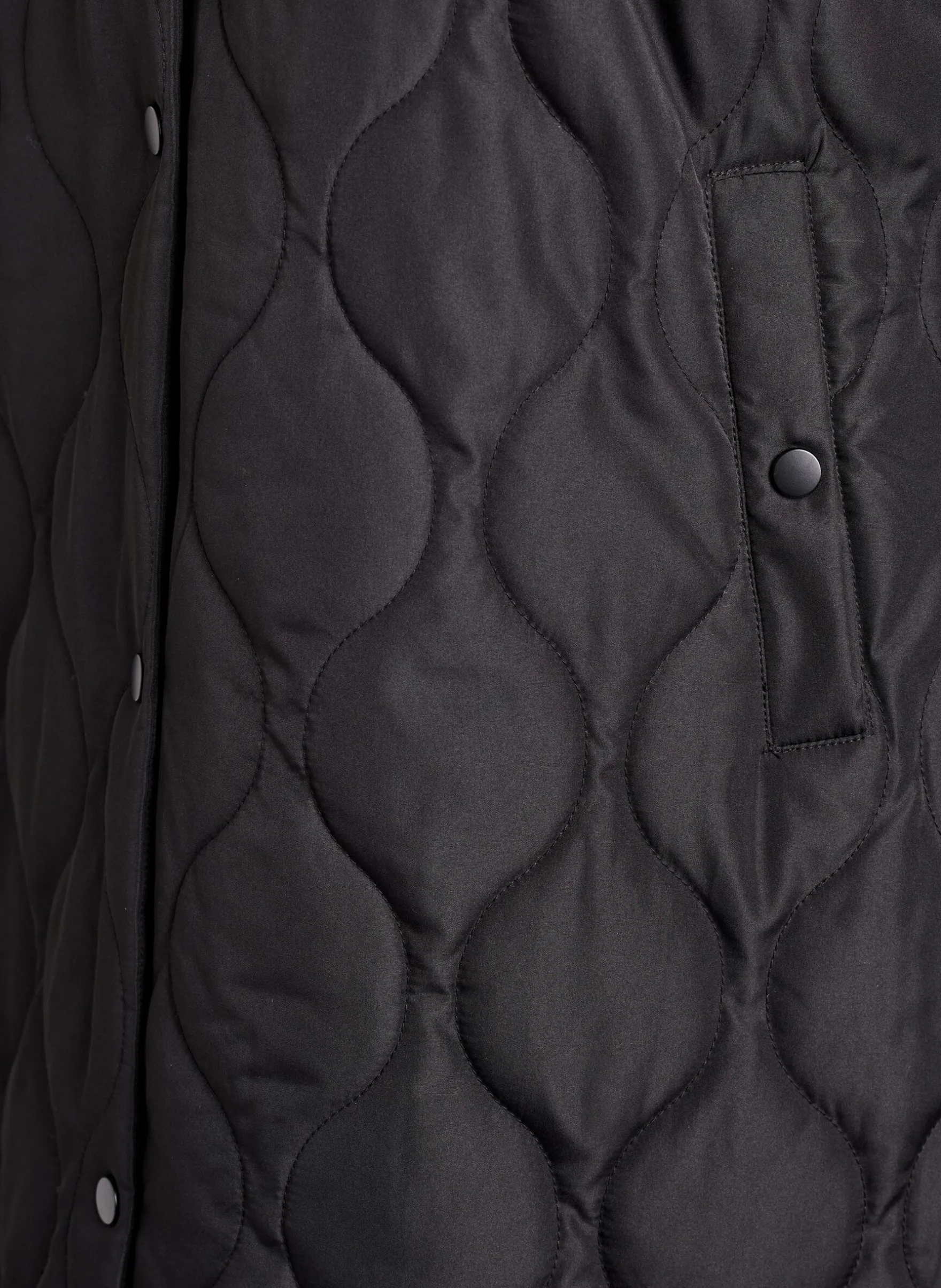 Mittellange Steppjacke mit Kapuze