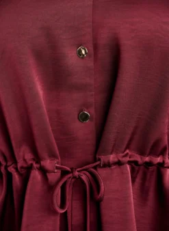 Partybluse in Satinoptik mit Knöpfen und verstellbarer Taille