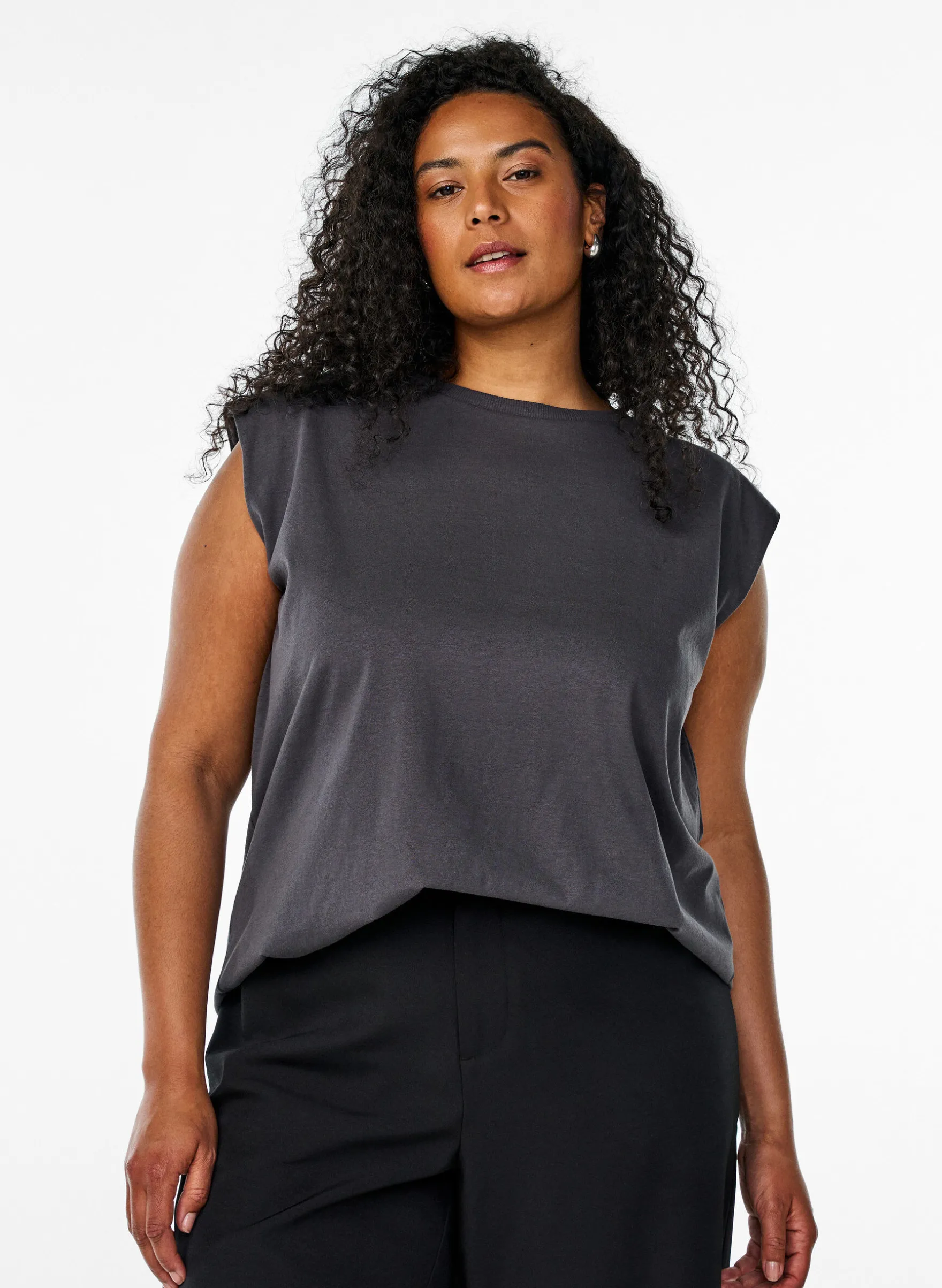 Ärmellose Jerseybluse mit Schulterpolstern.