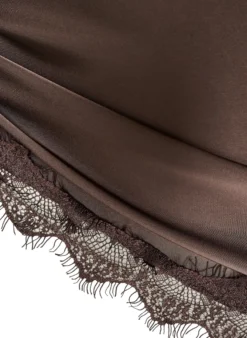 Schal aus Satin mit Spitzensaum