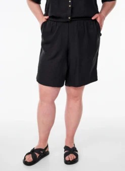 Shorts mit Taschen und hoher Taille