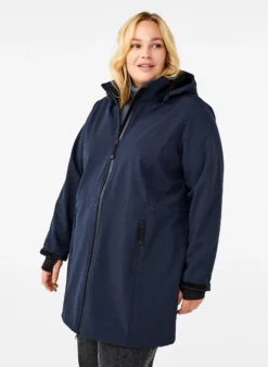 Softshell-Jacke mit abnehmbarer Kapuze