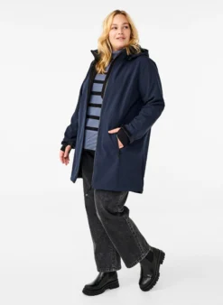 Softshell-Jacke mit abnehmbarer Kapuze