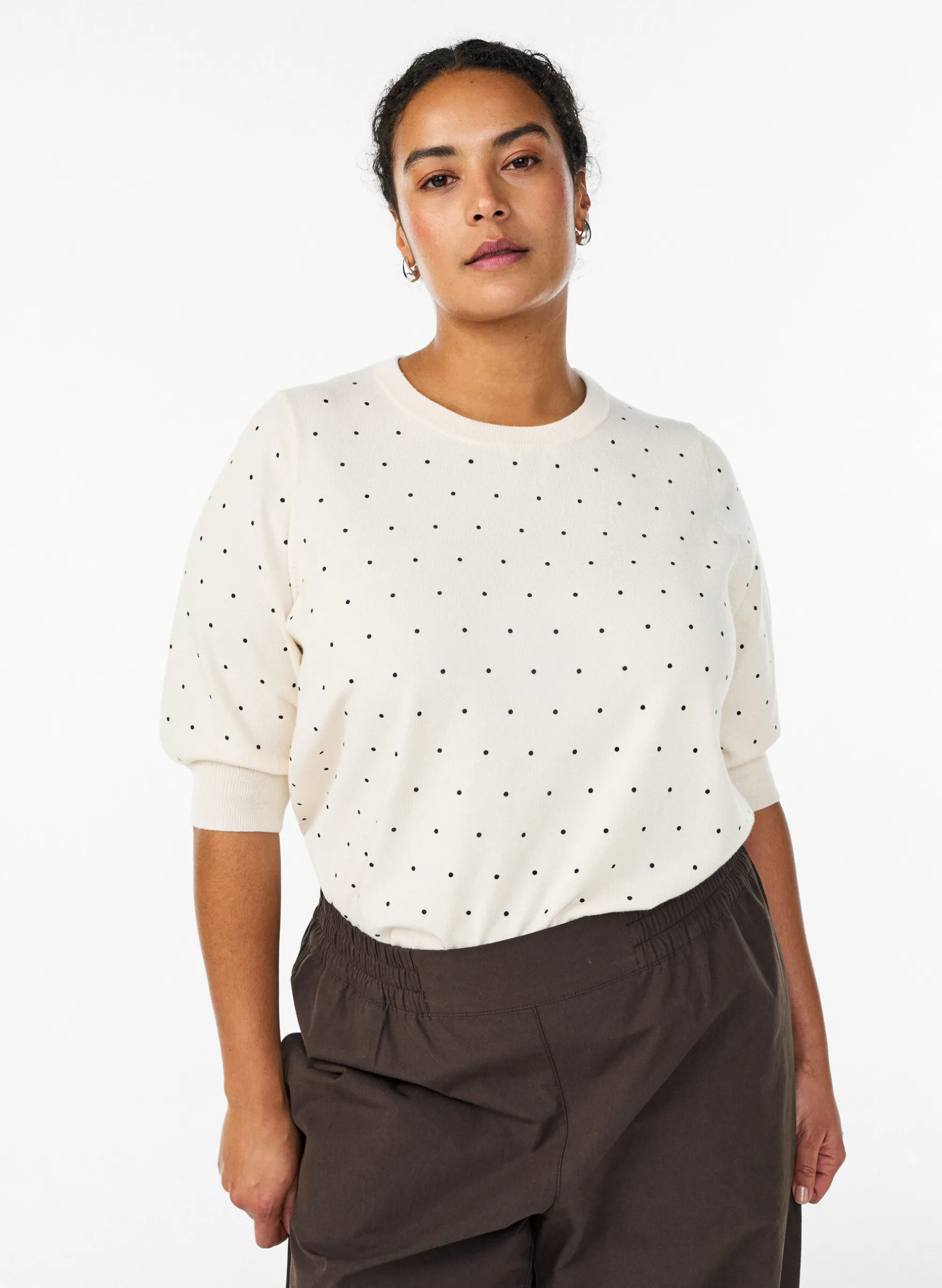 Stricktop mit Polka-Dot-Muster und kurzen Ärmeln