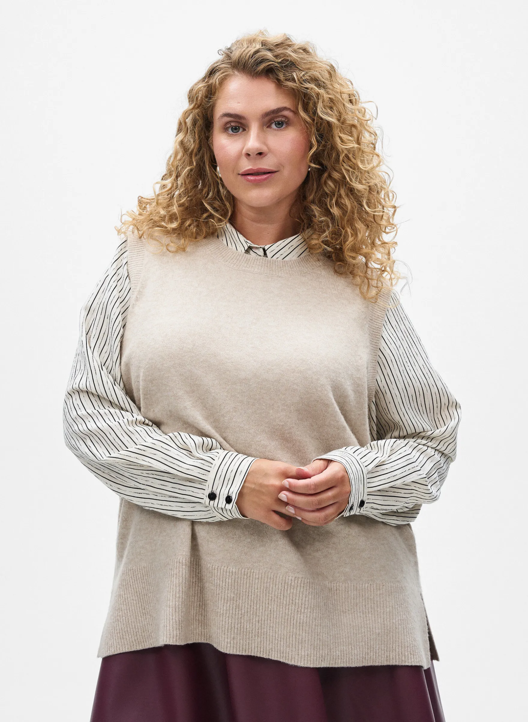 Strickweste mit Rippbändern