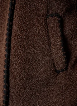 Teddyjacke mit Kontrastdetails