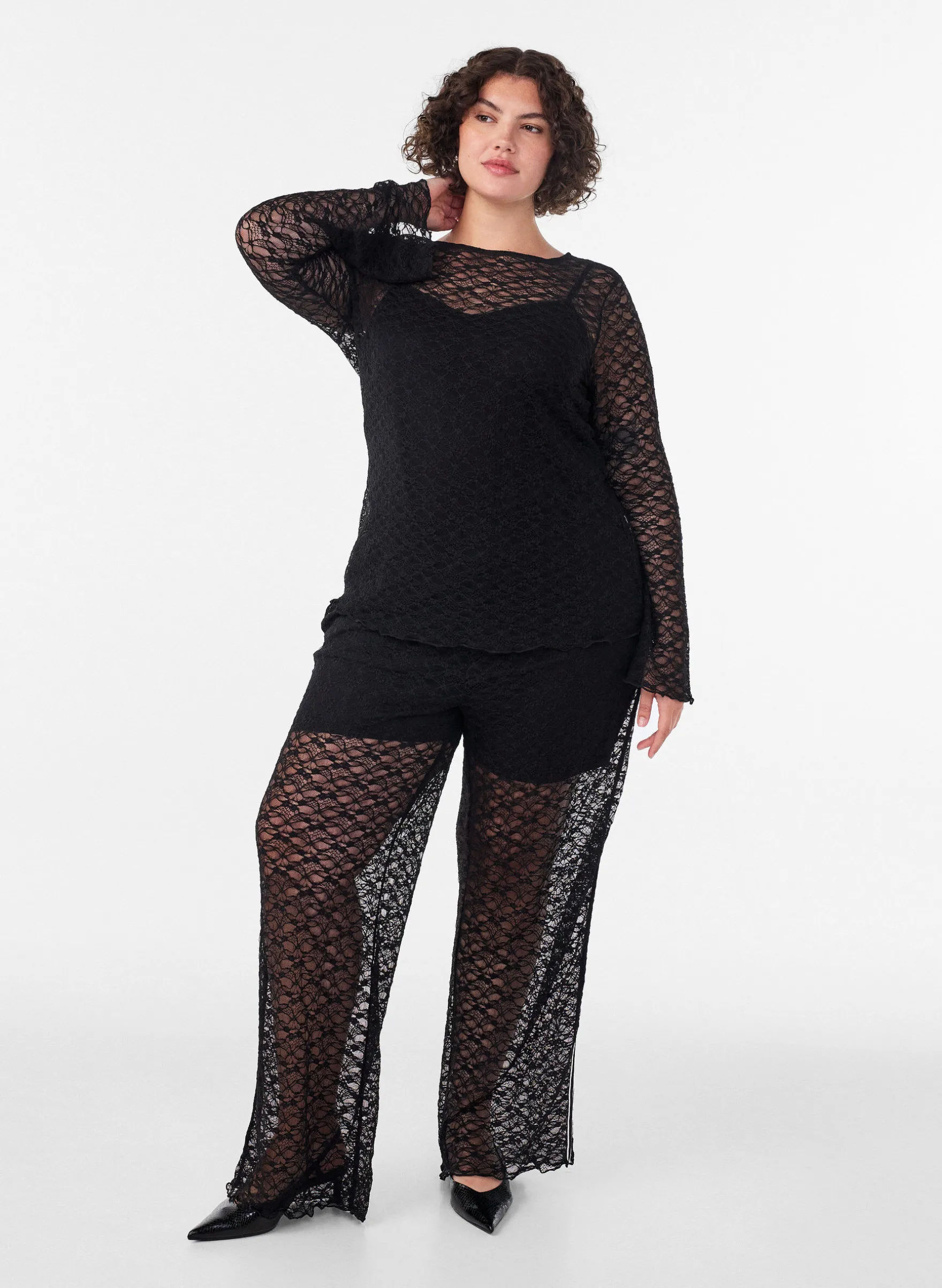 Transparente Spitzenhose mit weitem Bein