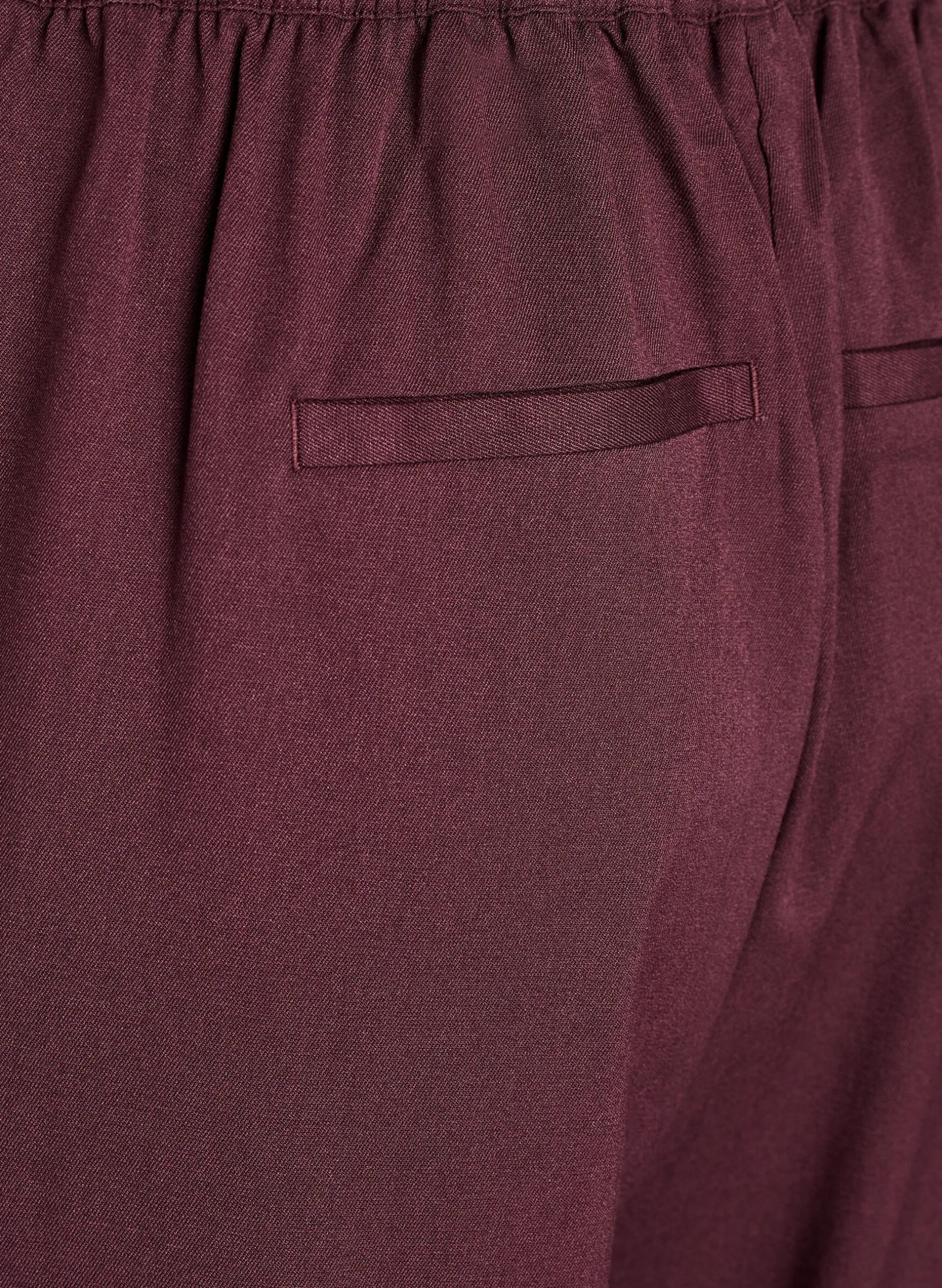 Weite Hose mit hoher Taille