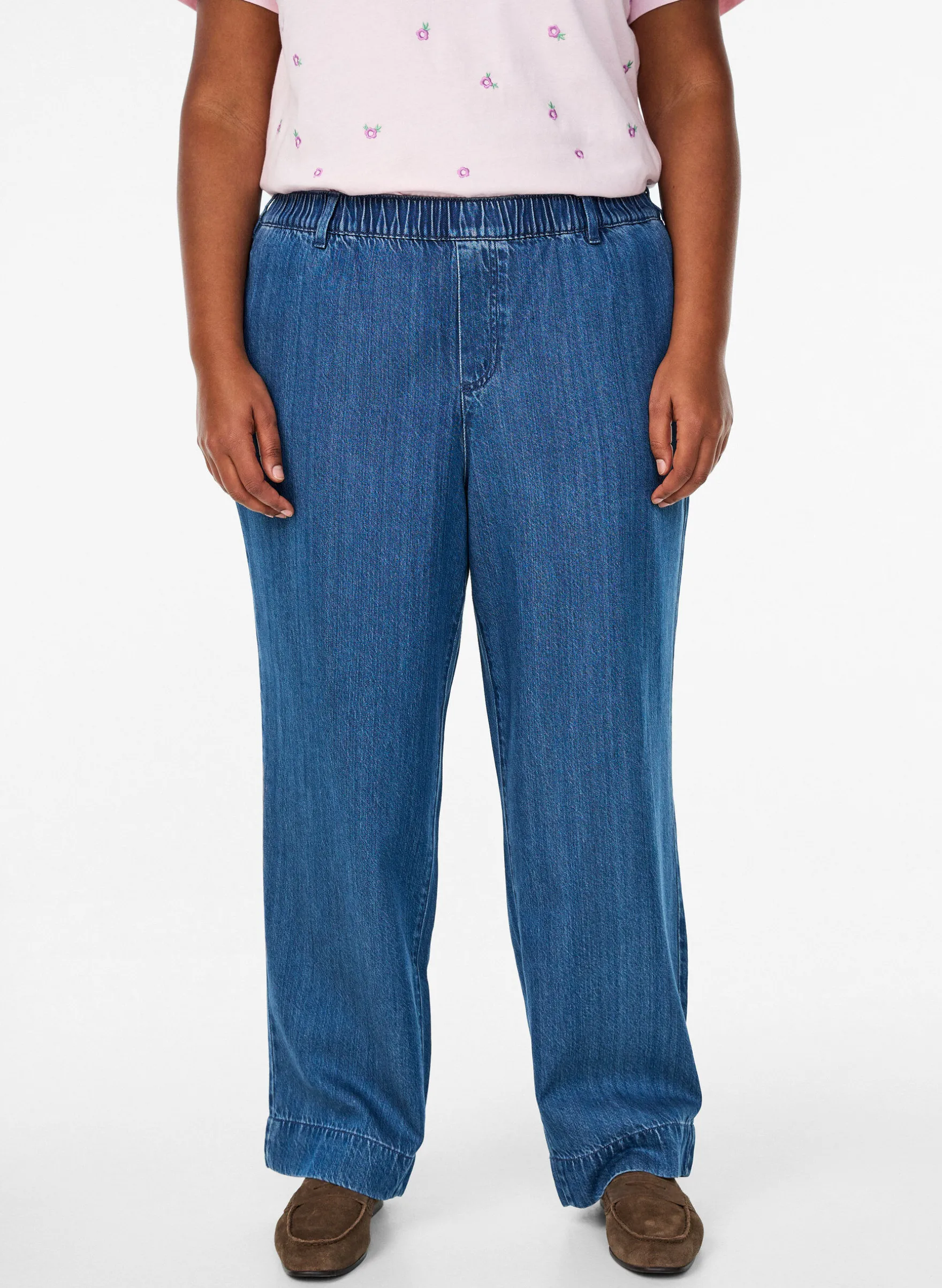 Weite Jeans mit elastischem Bund