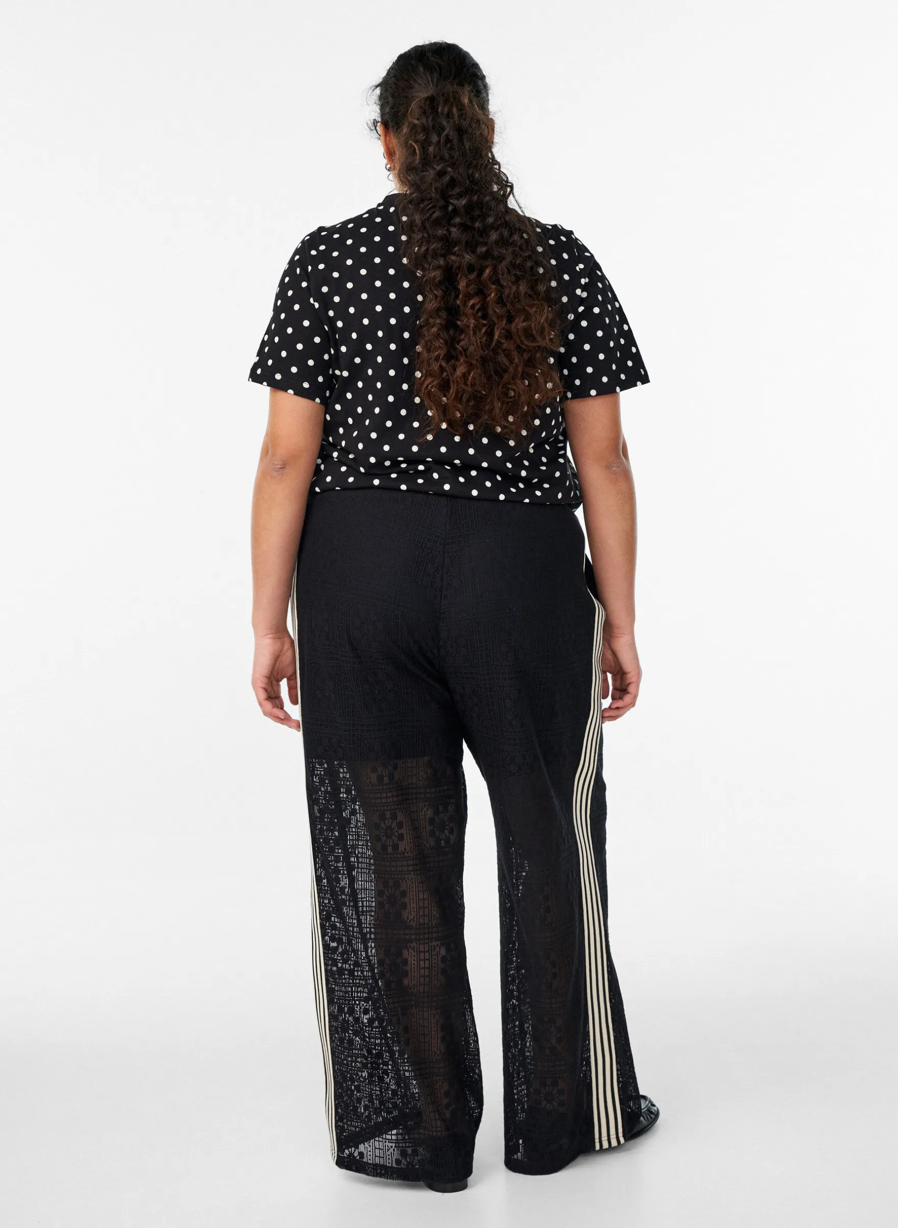 Weite Spitzenhose mit Kontraststreifen